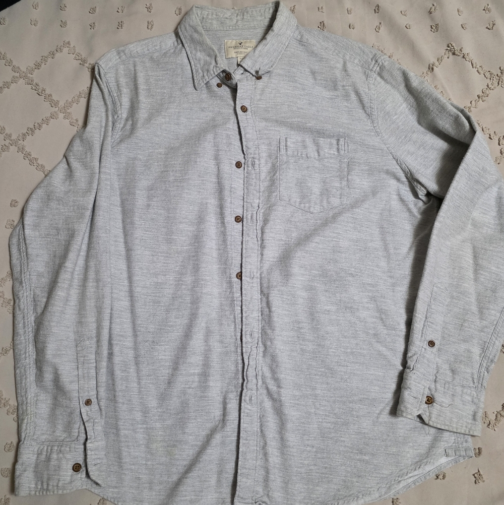 Men's XL American Eagle Long-Sleeve Button-Down Seriously Soft Shirt Light Gray